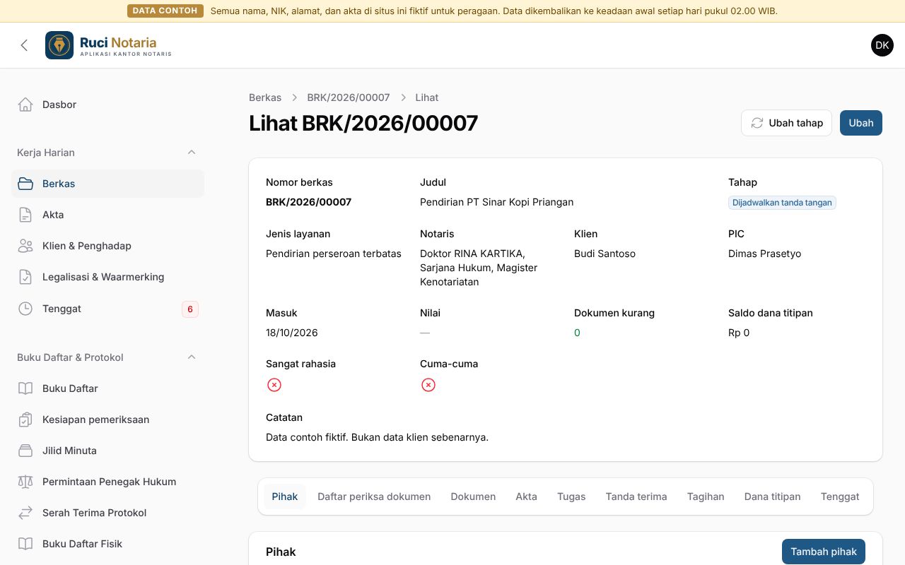 Halaman berkas dengan tahap, pihak, daftar periksa dokumen, dan tugas
